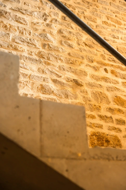 Chantier de construction en phase de fondations, en extérieur